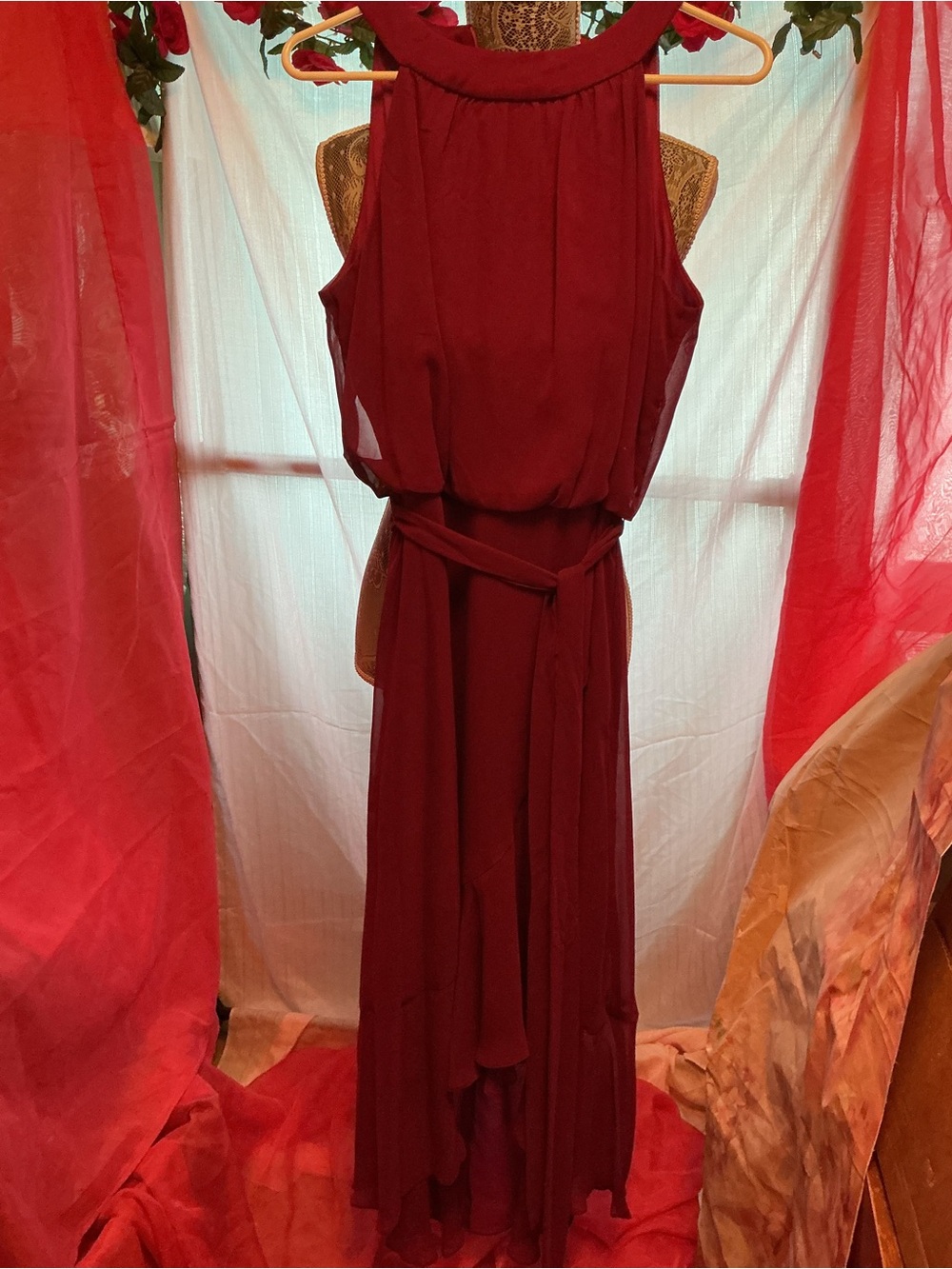 Jessica Howard Sleeveless Burgundy Maxi Dress with Waist Sash